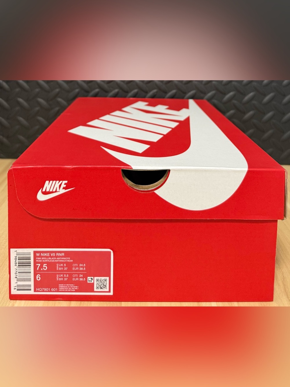Nike V5 RNR Runner Pink Spell Anthracite Sneakers HQ7901-601 Womens Size 7.5 - Picture 6 of 6
